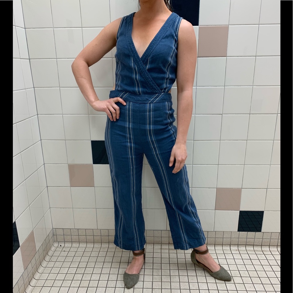 FREE PEOPLE jumpsuit! Size 2. Fits like 4